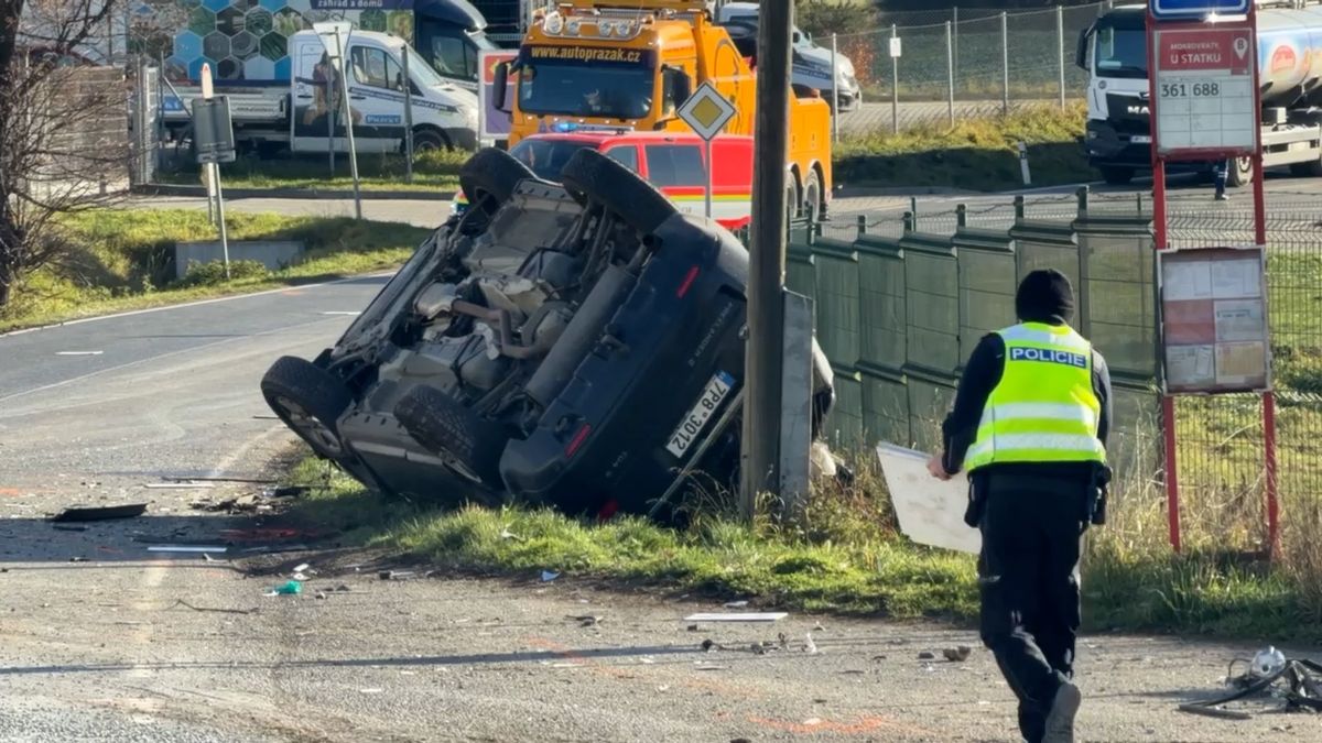 Řidička SUV nepřežila na Příbramsku čelní střet s náklaďákem